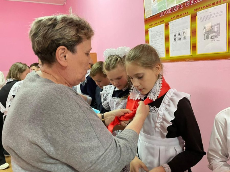 Посвящение учеников начальных классов в «Орлята России».